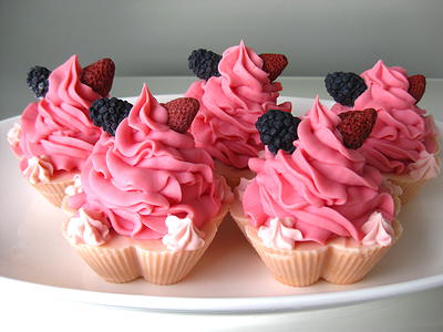Berry Bliss Cupcake（Pure Natural Luxuries）