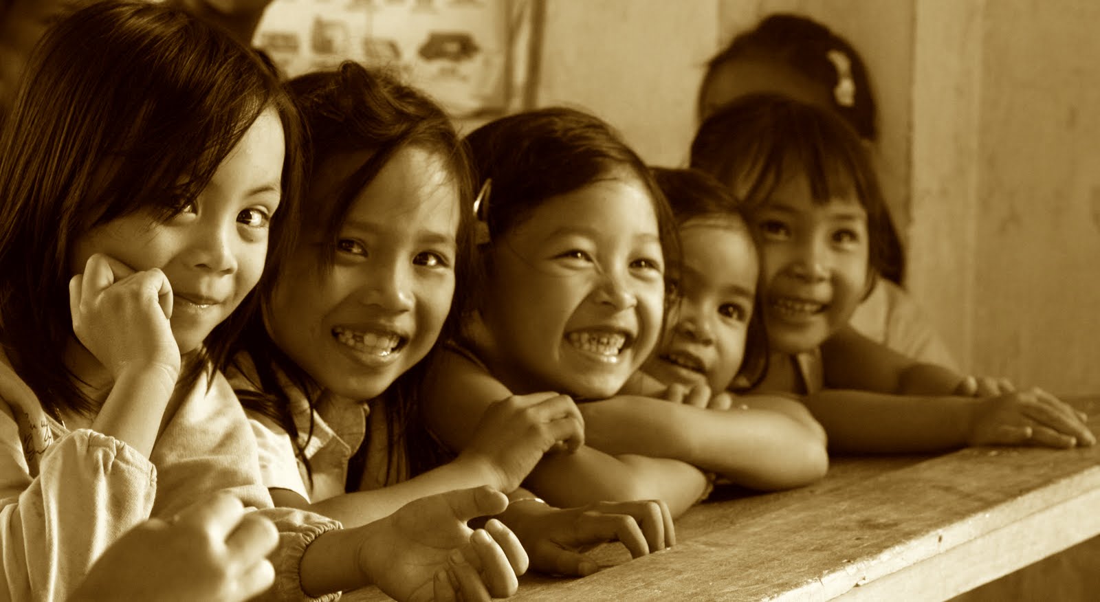 Hue Happy Project の識字教育プロジェクトに参加する少女たち（2008年頃）。