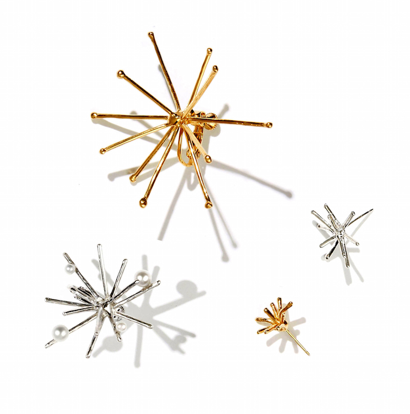 「Spark」シリーズ(時計回り) 上:spark_L_GDイアリング〈¥14,000+税〉、 右上:spark_S_SVピアス〈¥9,000+税〉、 右下:spark_SS_GDピアス〈¥8,000+税〉、左下:パールspark_M_SVイアリング〈¥17,000+税〉