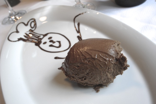 BIOHOTEL &Restaurant Alter Wirt（ドイツ/ミュンヘン）のリッチなチョコレートデザート。カカオの深いコクを味わえます。