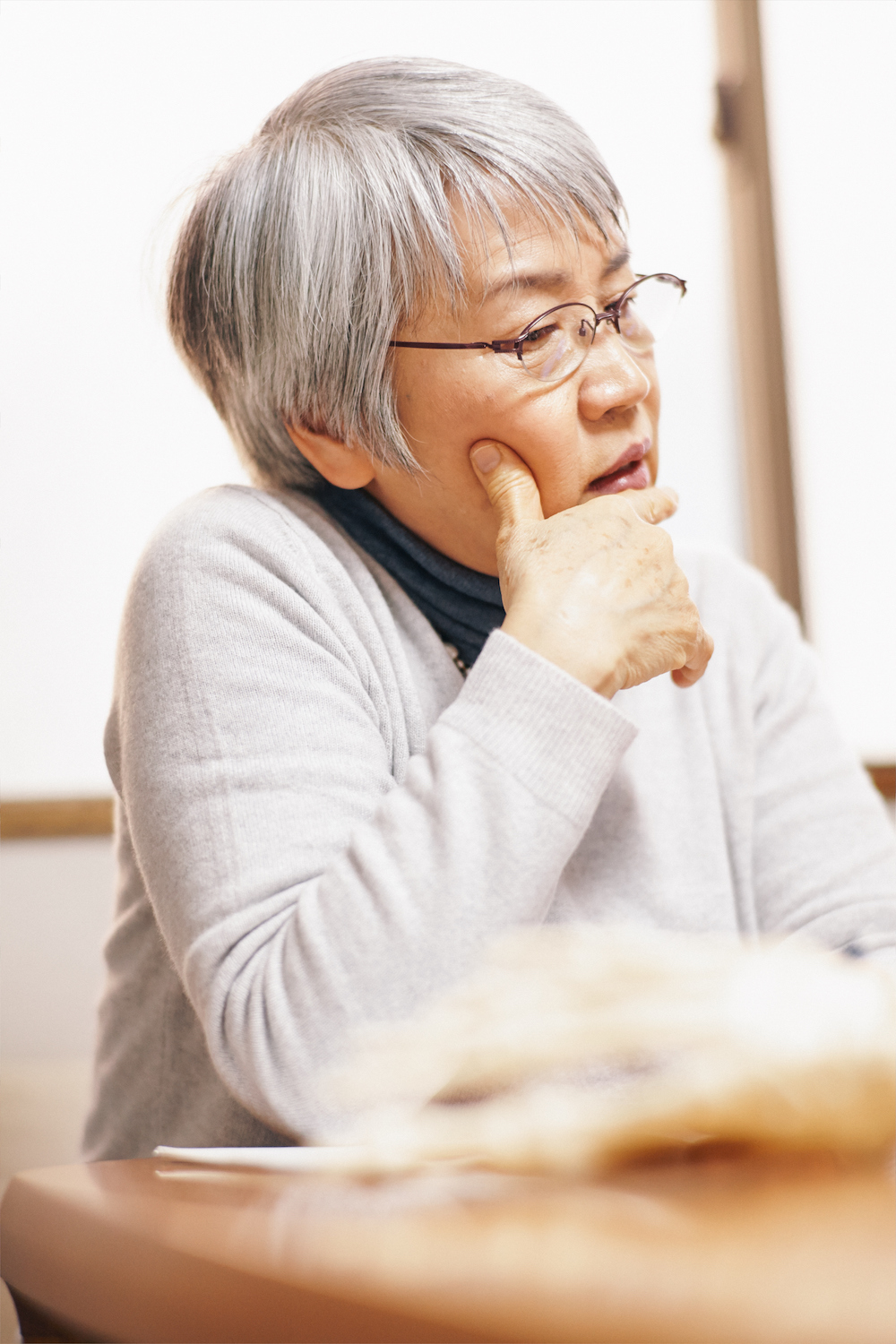 岩波君代(いわなみ・きみよ)1970年「肢体不自由者の衣服」をテーマに卒業論文を執筆し、文化女子大学家政学部服装学科を卒業。1971年から東京都福祉局旧補装具研究所研究員。(財)東京都福祉機器総合センター展示相談員を経て、2003年から福祉技術研究所(株)に所属。衣服・介護シューズコンサルタント、講習会講師、執筆活動を行う。主な著書に「あなたは服に満足していますか(共著)」「みんなにやさしい介護服」ほか。
