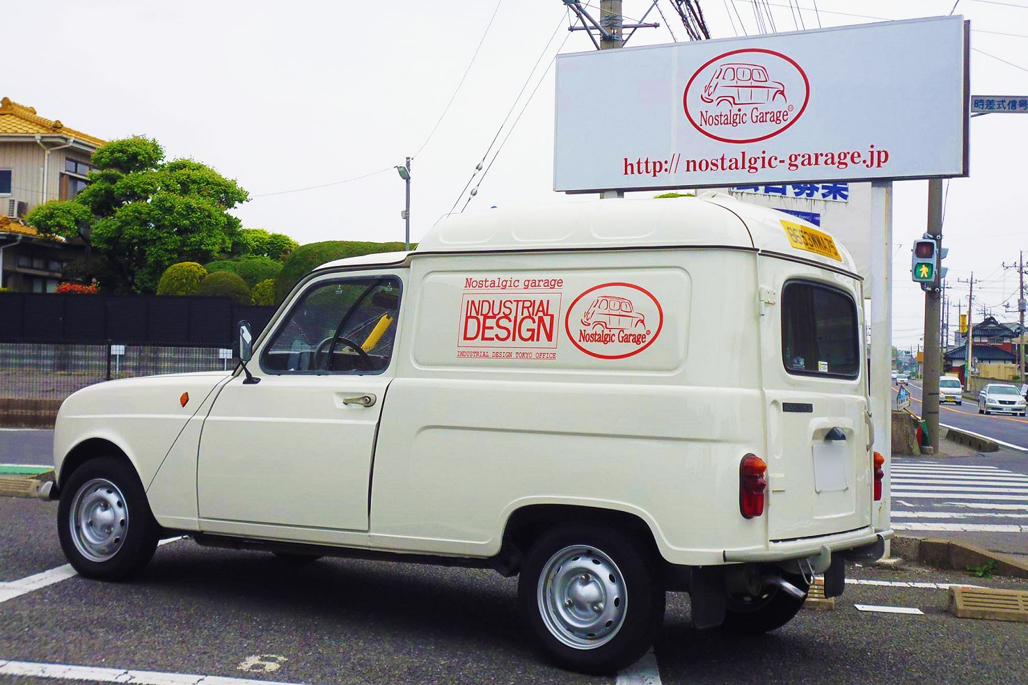 社用車は「◯◯」。(Courtesy of Nostalgic Garage)