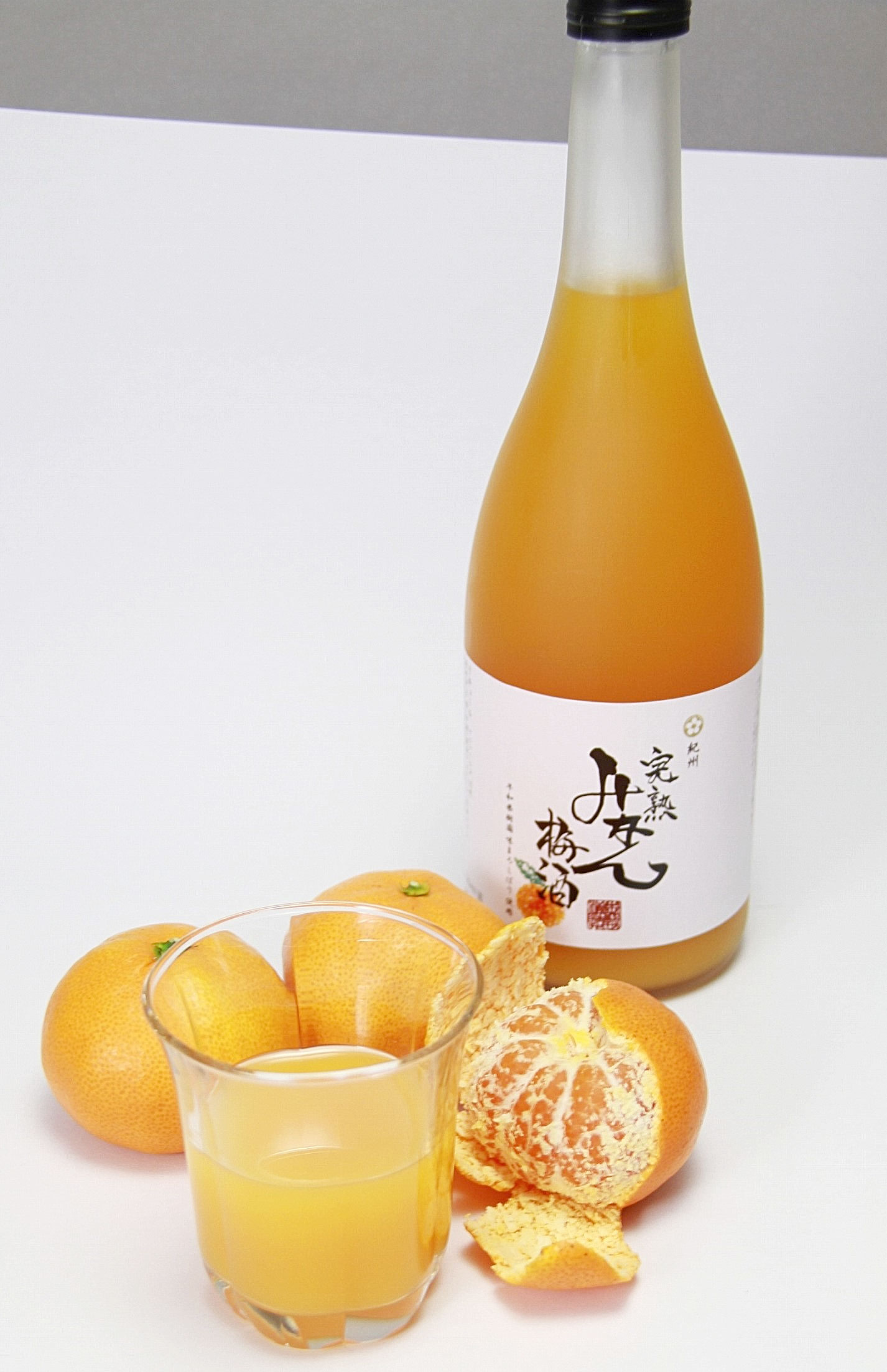 和歌山産の有田みかんと梅酒を組み合わせた「完熟みかん梅酒」。カクテル梅酒は30種類以上のラインナップがある。（提供：中野BC）