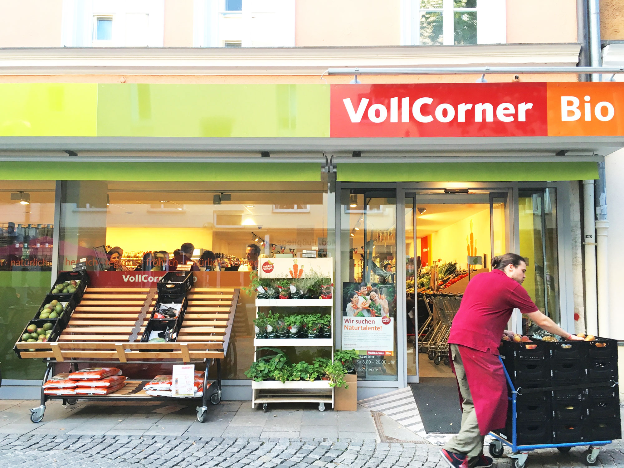 VollCorner BioというBIO専門のスーパーマーケット。(Photography: Mayuko Nakaishi)