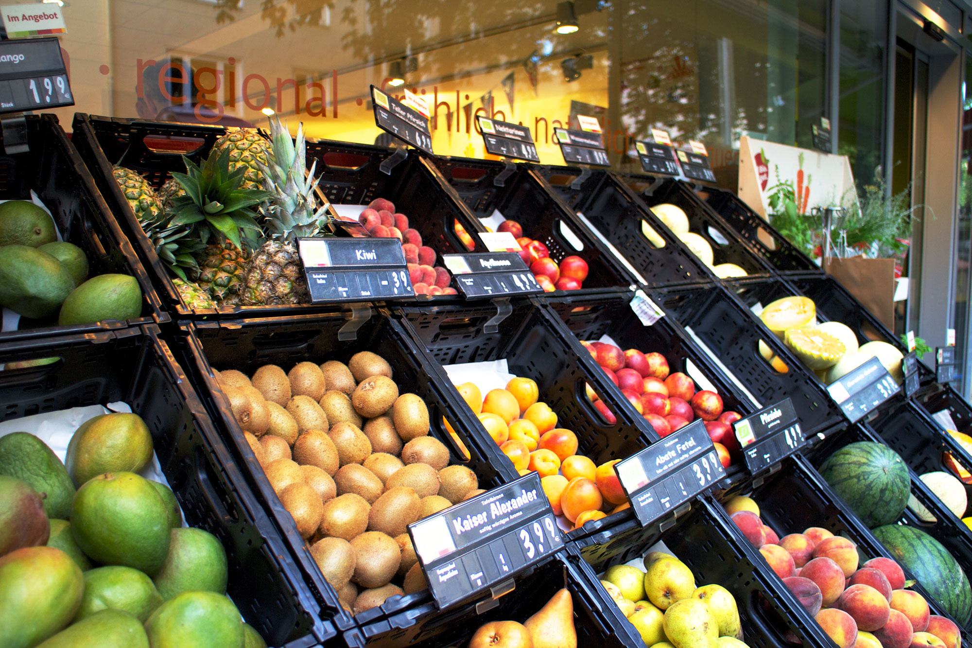VollCorner Bioの野菜売り場。(Photography: Mayuko Nakaishi)