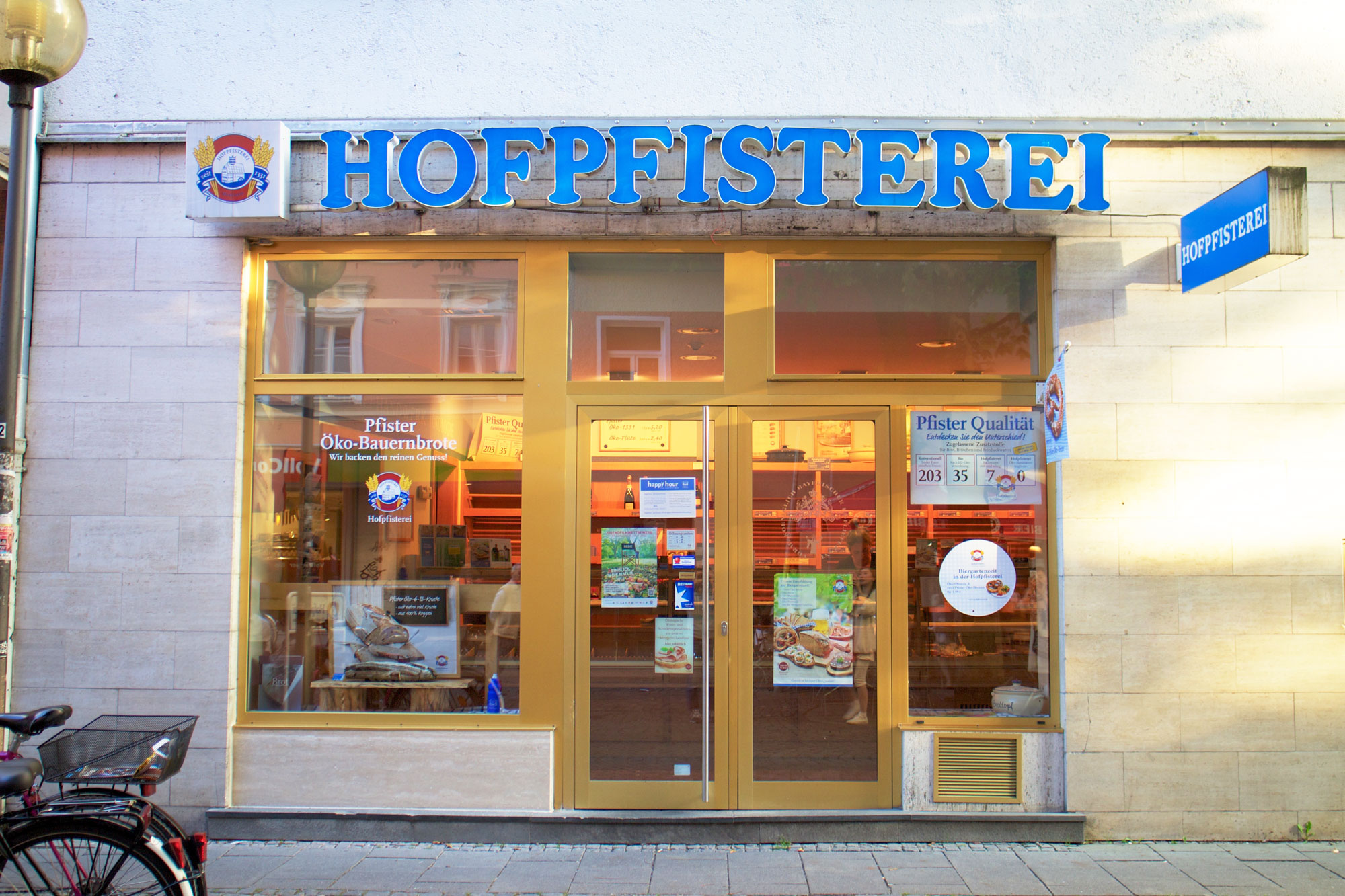 BIOのベーカリー・HOFPFISTEREI。(Photography: Mayuko Nakaishi)