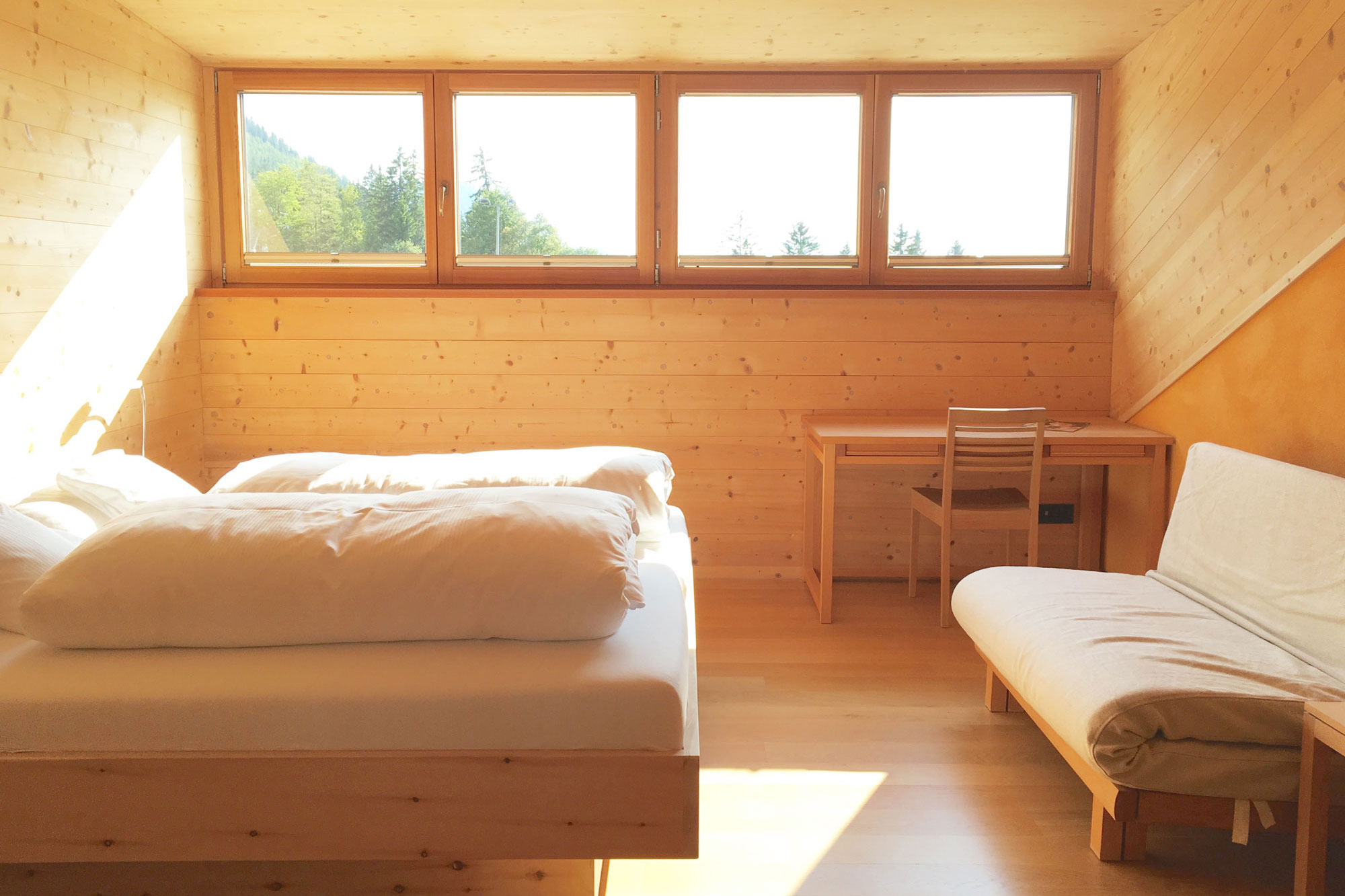 Mattlihüsの客室の一例。各部屋2〜5人が定員。（Photography: Mayuko Nakaishi）