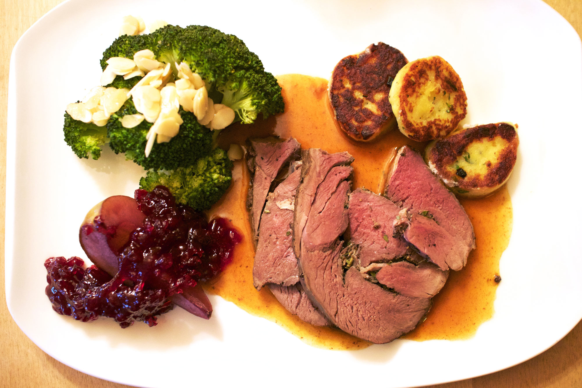 ある日のプリフィックスディナーの肉料理。(Photography: Mayuko Nakaishi)