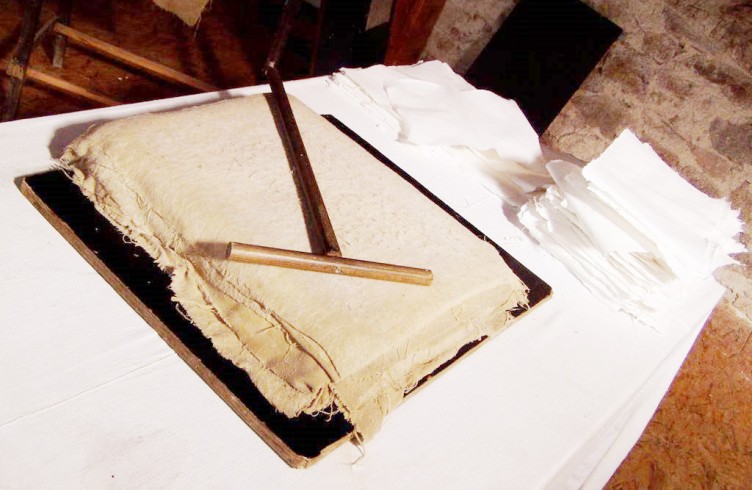 18世紀から唯一残る南仏の伝統紙工房「Le Moulin à Papier de Brousses